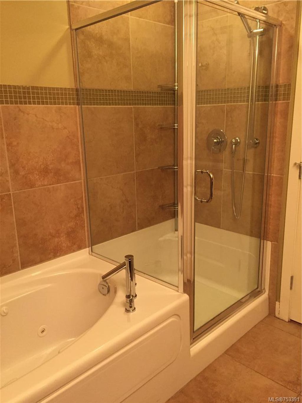 listing image 16045993519395650269