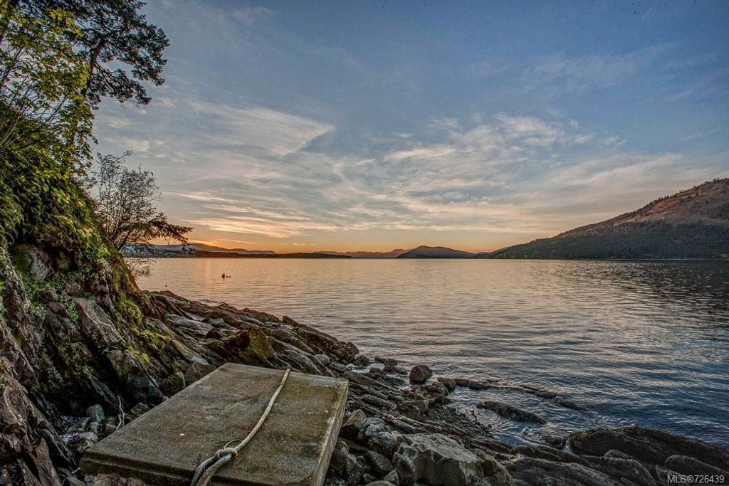 listing image 16042221437509369079