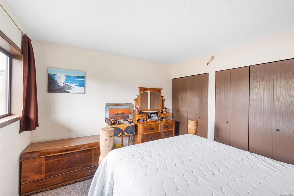 listing image 16043254025863382527