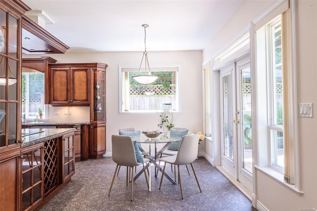 listing image 16044943112210275597