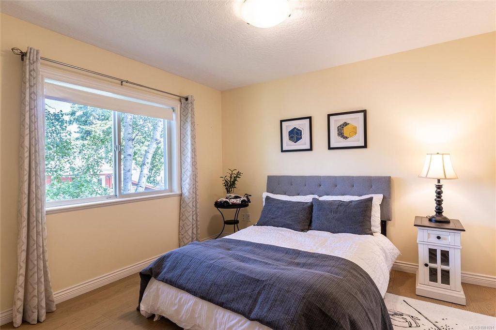 listing image 16048017309533325444
