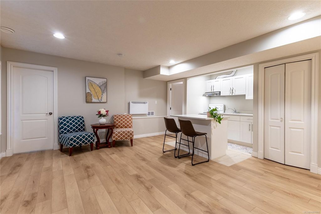 listing image 16043994482466693172