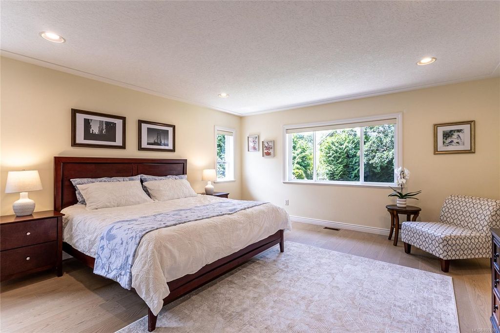 listing image 16044774761767718663
