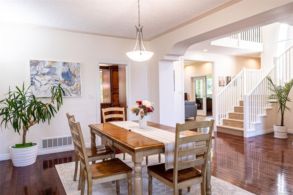listing image 16041350986967085044