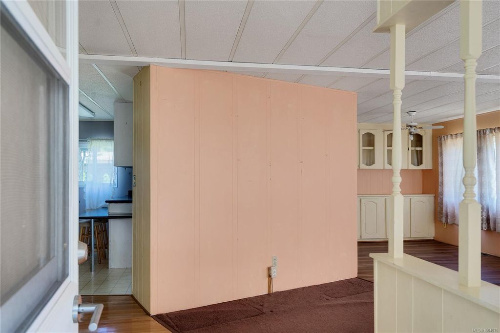 listing image 16047234195453405667