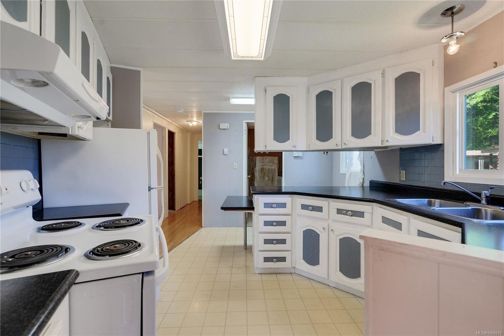 listing image 16043320075294037531