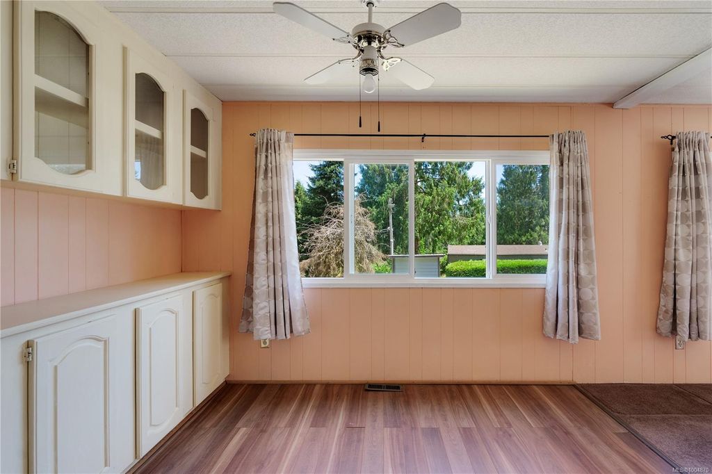 listing image 16042252726212216410