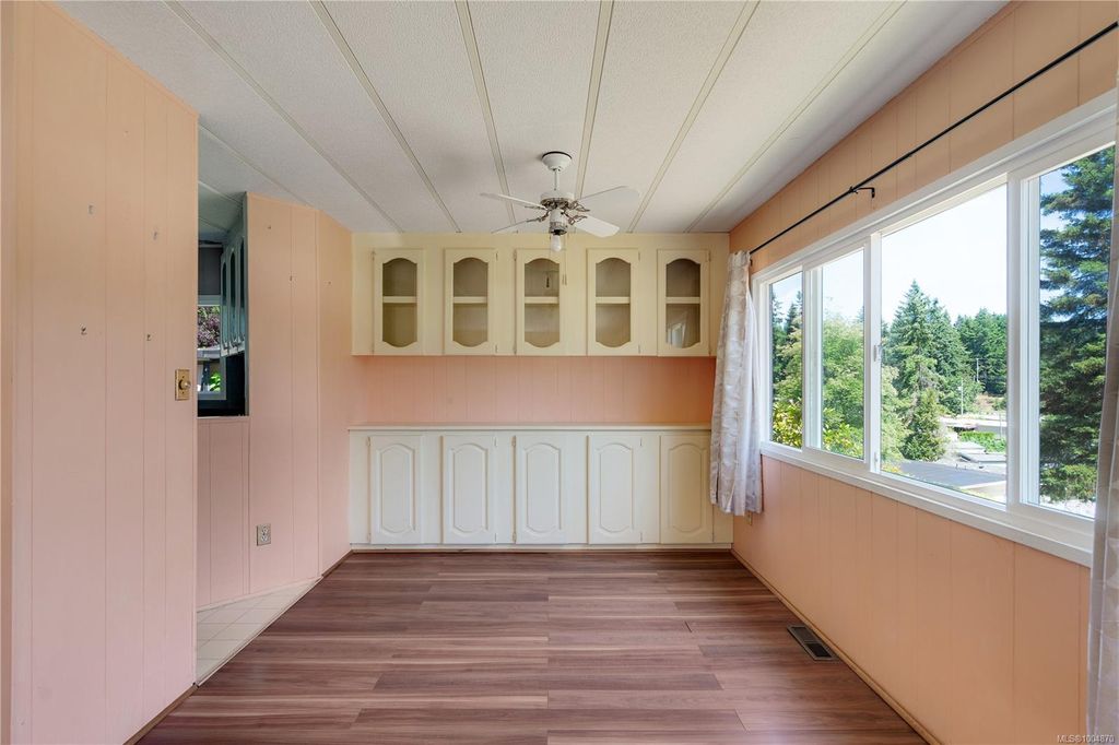 listing image 16049705056081606587