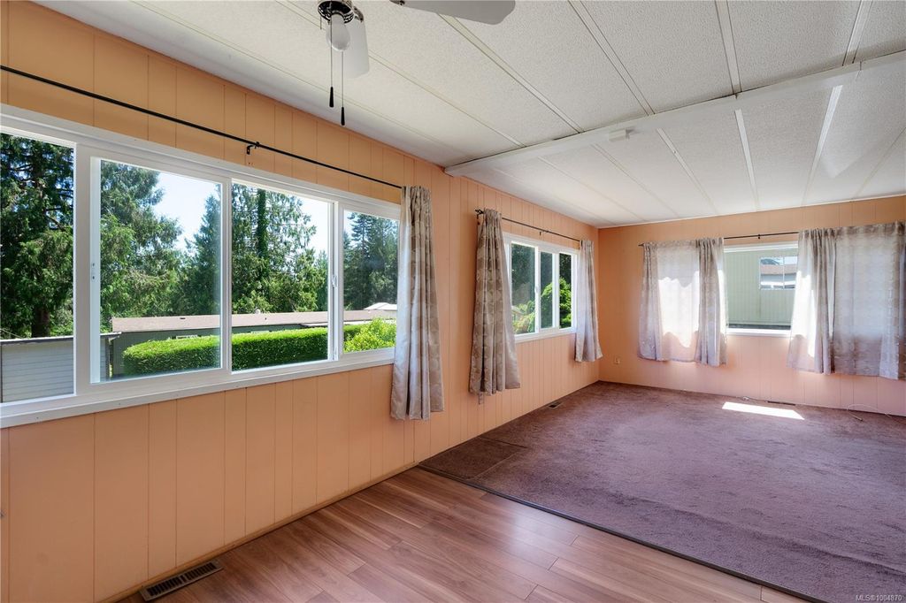 listing image 16049944350351850037