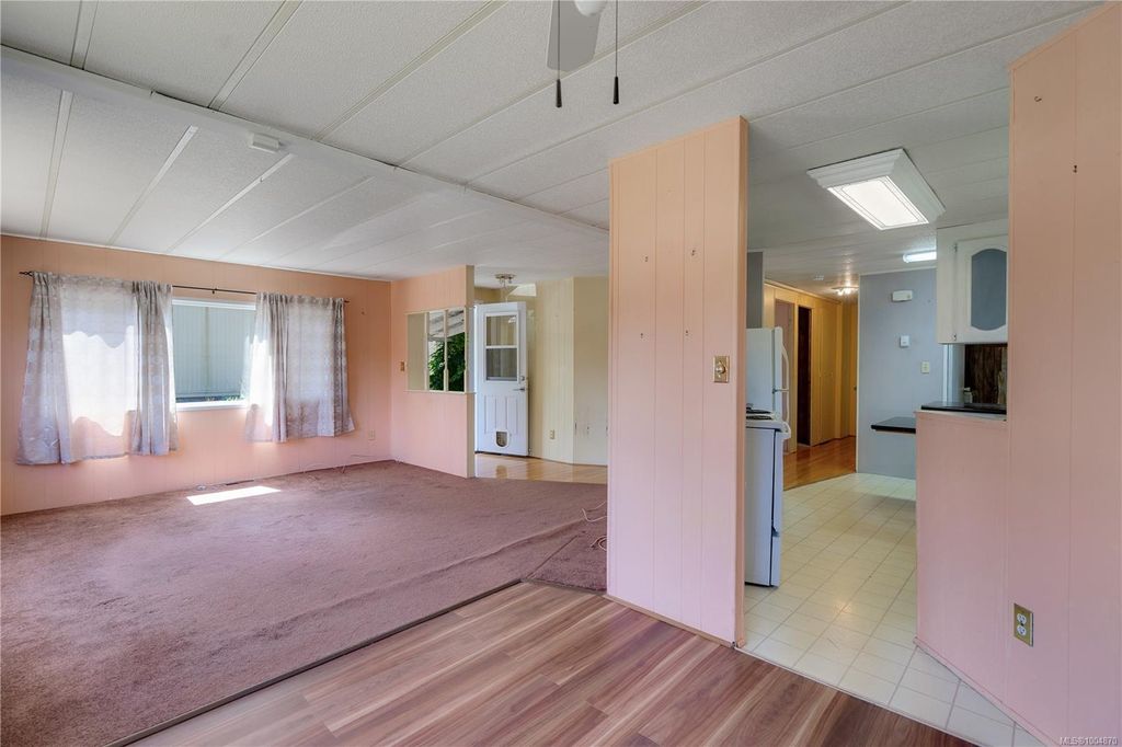 listing image 16047835497684523130