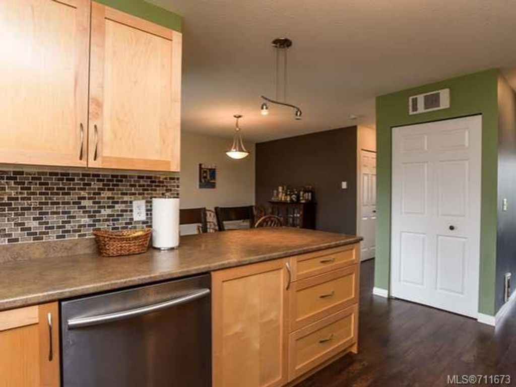 listing image 16041287596572996096