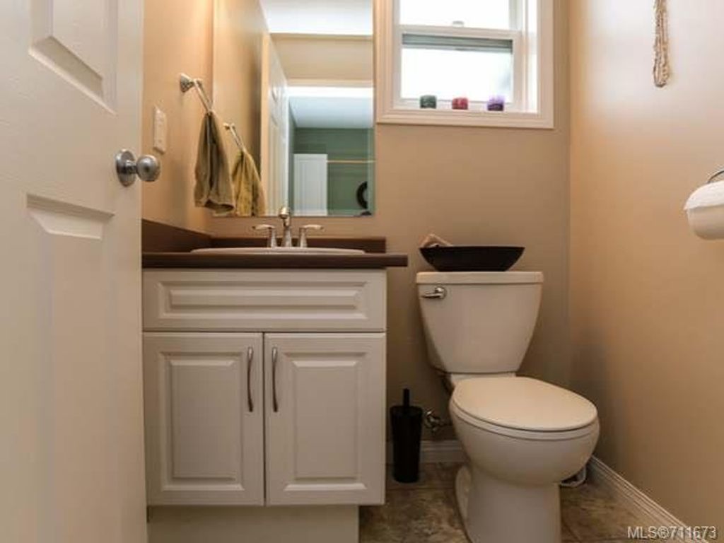 listing image 16042364437525897606