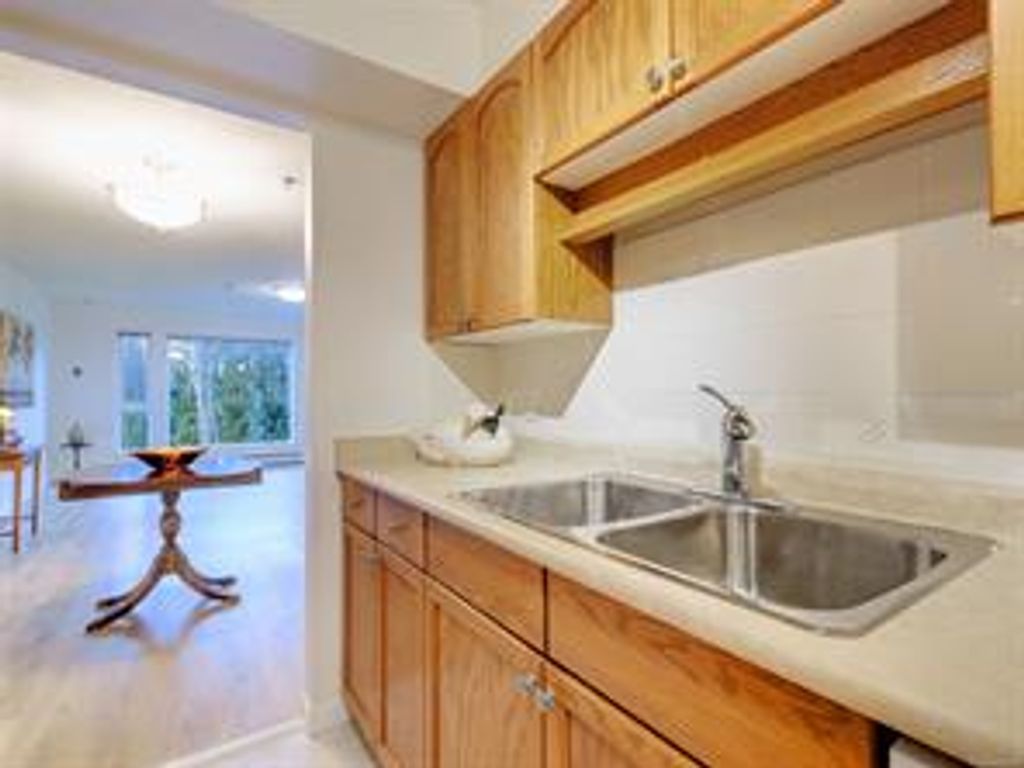 listing image 16044492281885534581