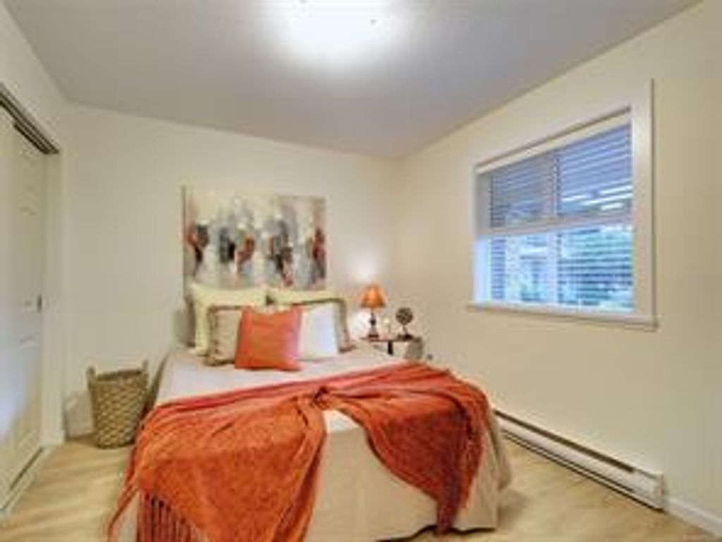 listing image 16043124400154842001