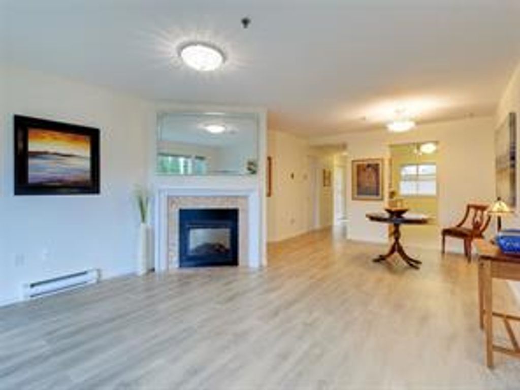 listing image 16042032557074939072