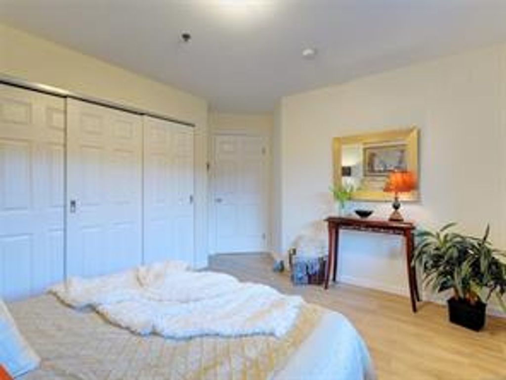 listing image 16045724533116310556