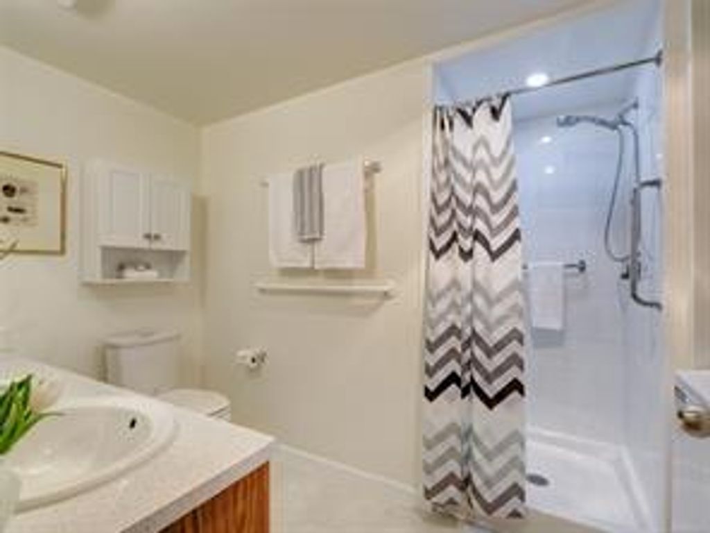 listing image 16047771781403548702