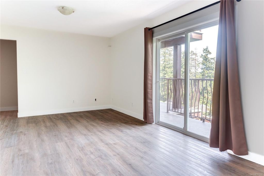 listing image 16042041472585555269