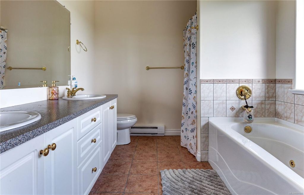 listing image 16047362439474686292