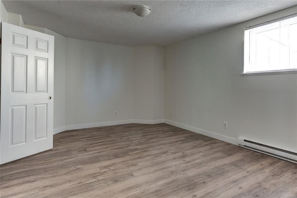 listing image 16048848765178479059