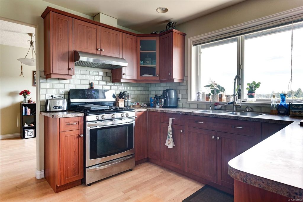 listing image 16046400765331158516
