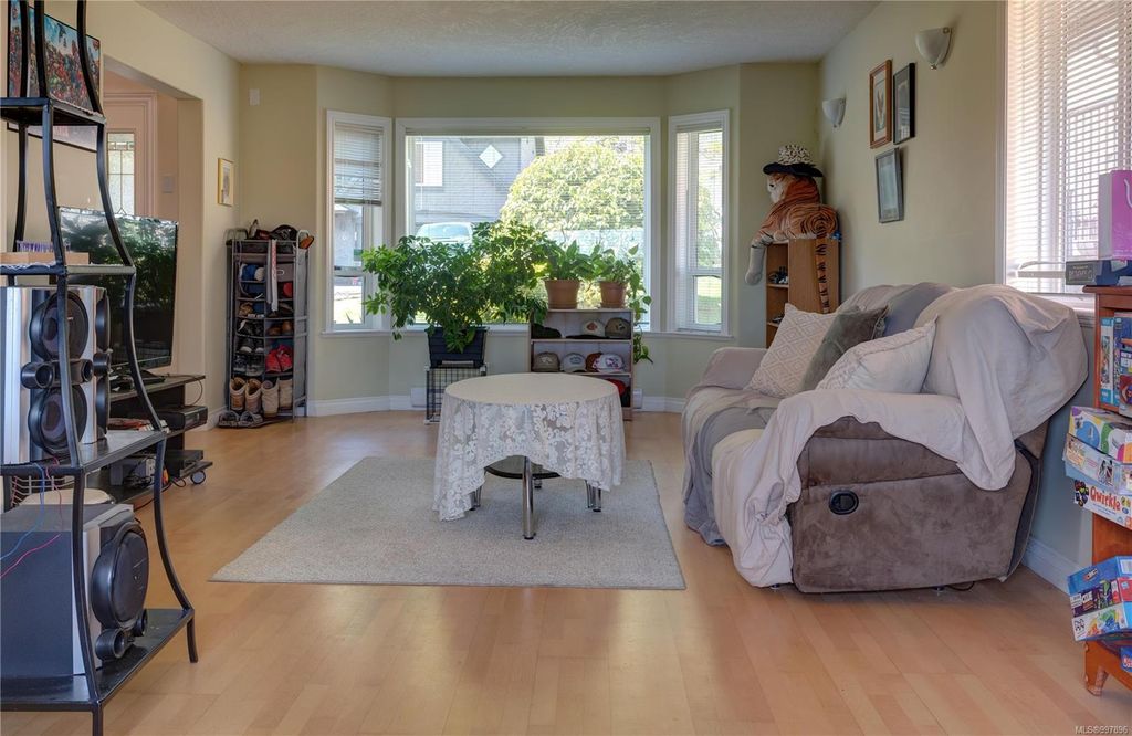 listing image 16043538906432720464