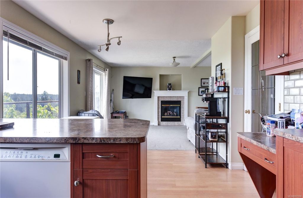 listing image 16046414600212012042