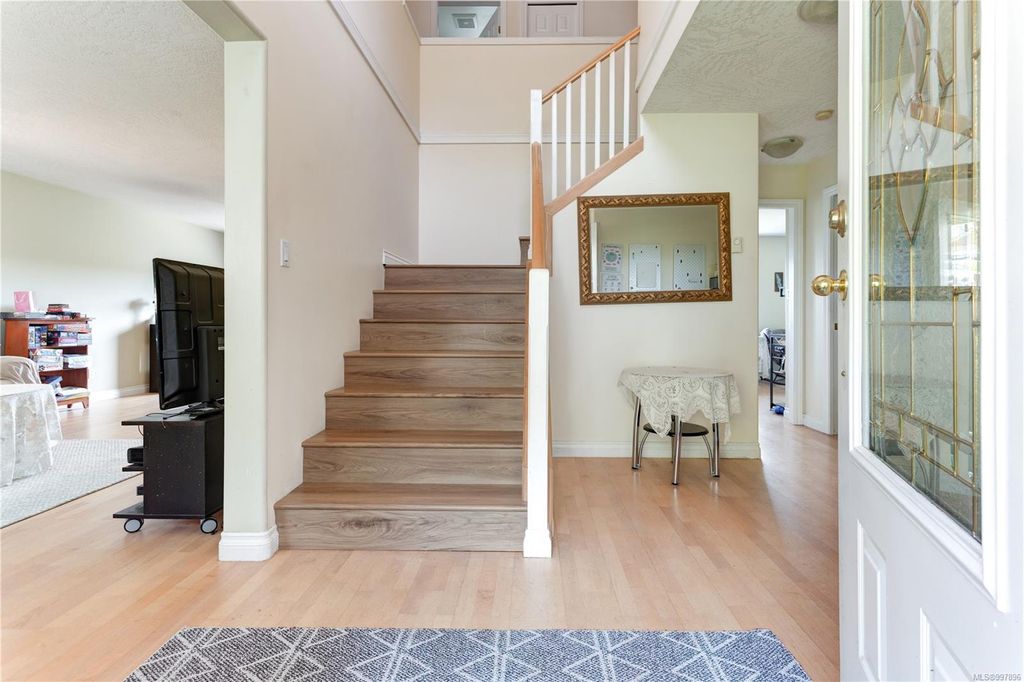 listing image 16041800274737291526