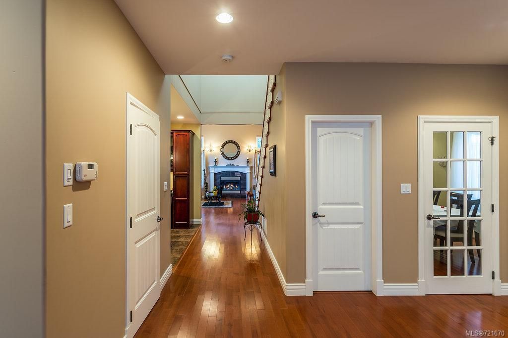 listing image 16044913586961797586