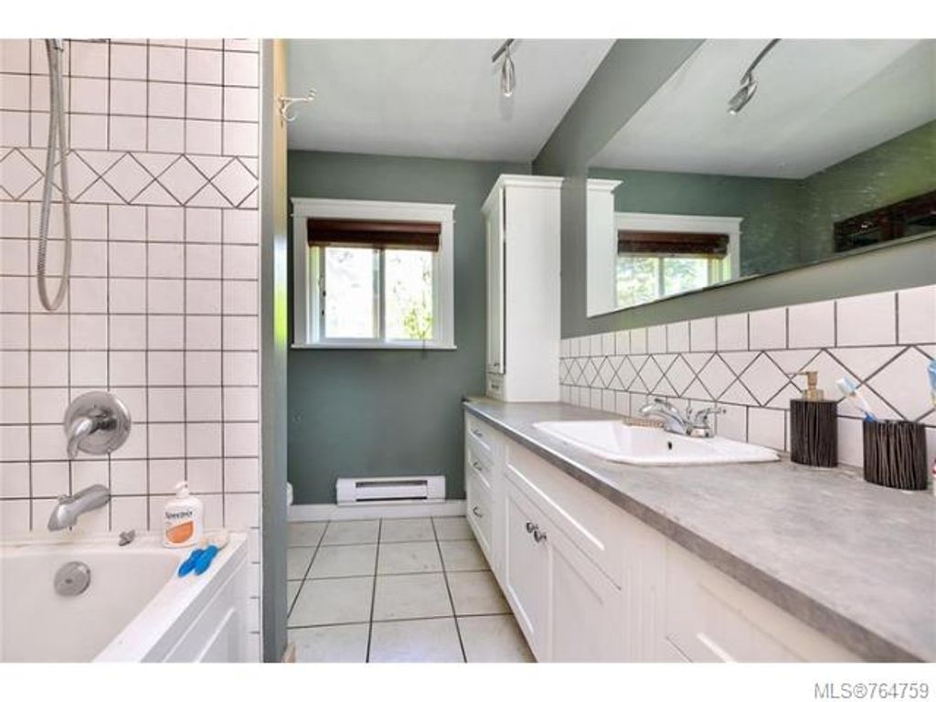 listing image 16041988897155548623
