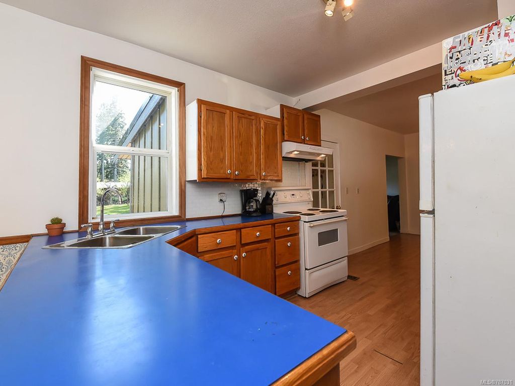 listing image 16049356610933198818