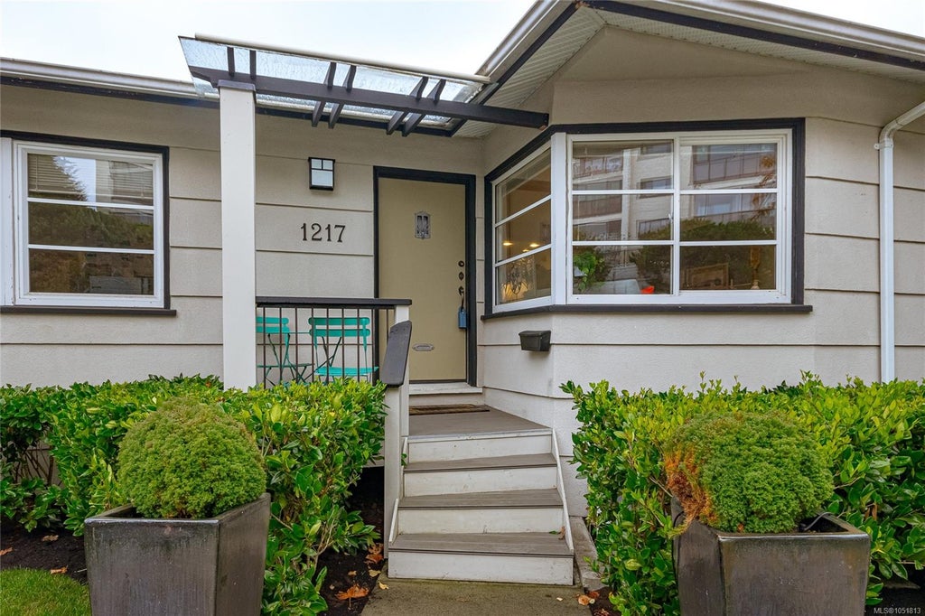 1217 FAIRFIELD RD, VICTORIA, BC V8V 3B3 - Image 3841407058.jpeg?d=l