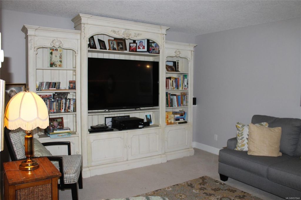 listing image 16043315341070461944
