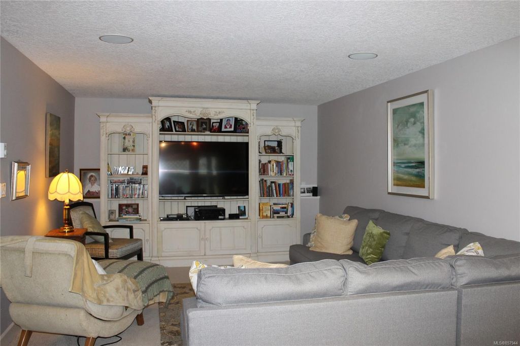 listing image 16043860791856564728