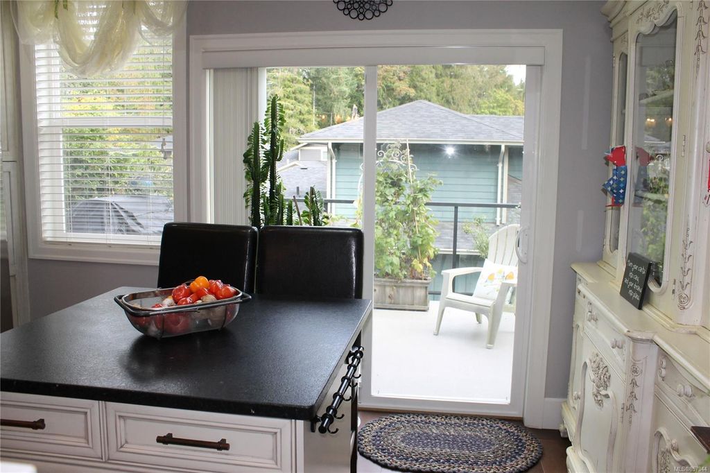 listing image 16044246929648200645