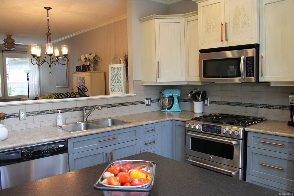 listing image 16044866648714205398