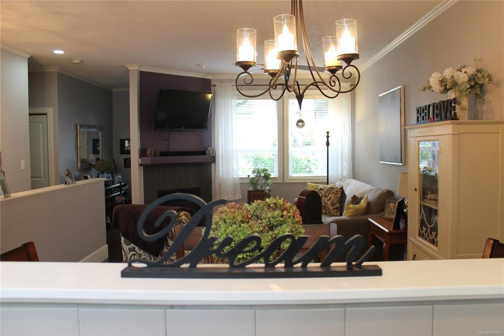 listing image 16049067414666927993