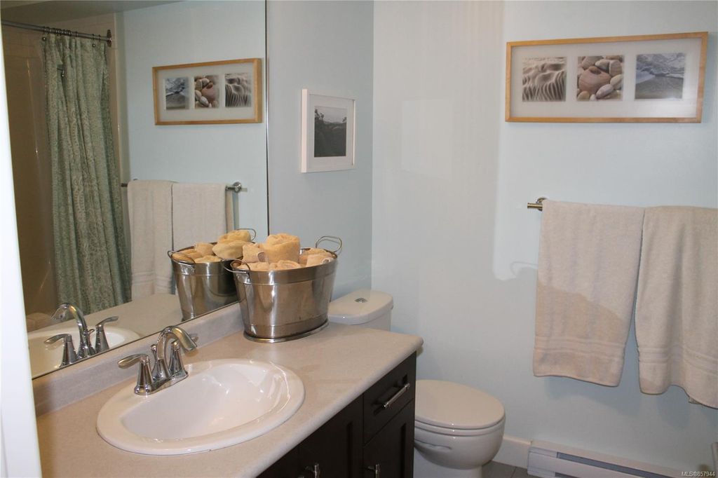 listing image 16042485872436290880