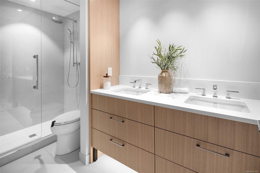 listing image 16044586429759945147