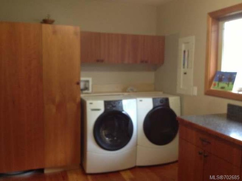 listing image 16047275912410182118