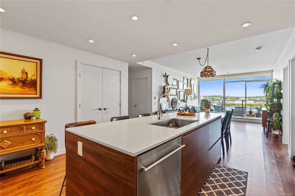listing image 16042530514233472610