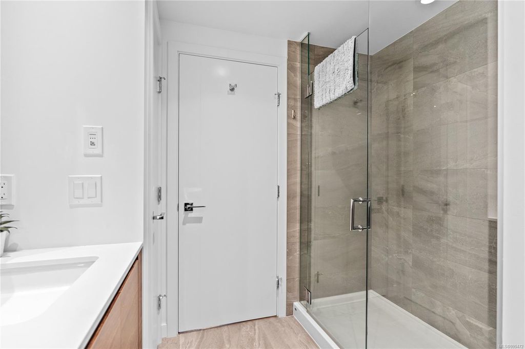 listing image 16042450975152765056