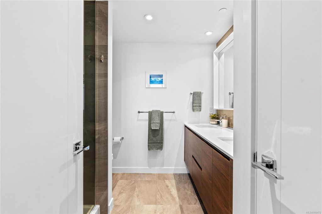 listing image 16043369652376540179