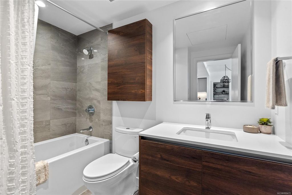 listing image 16048866523744721852