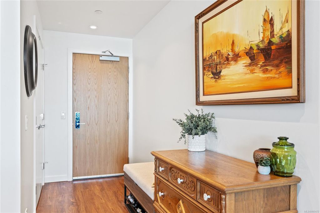 listing image 16047015215248236113