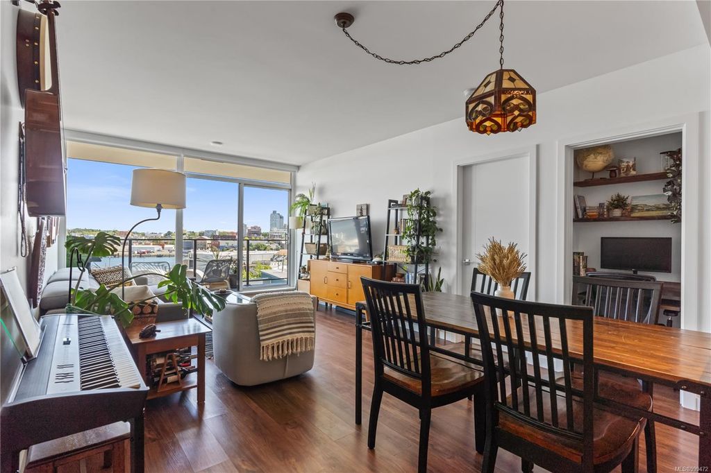 listing image 16047190830968682496