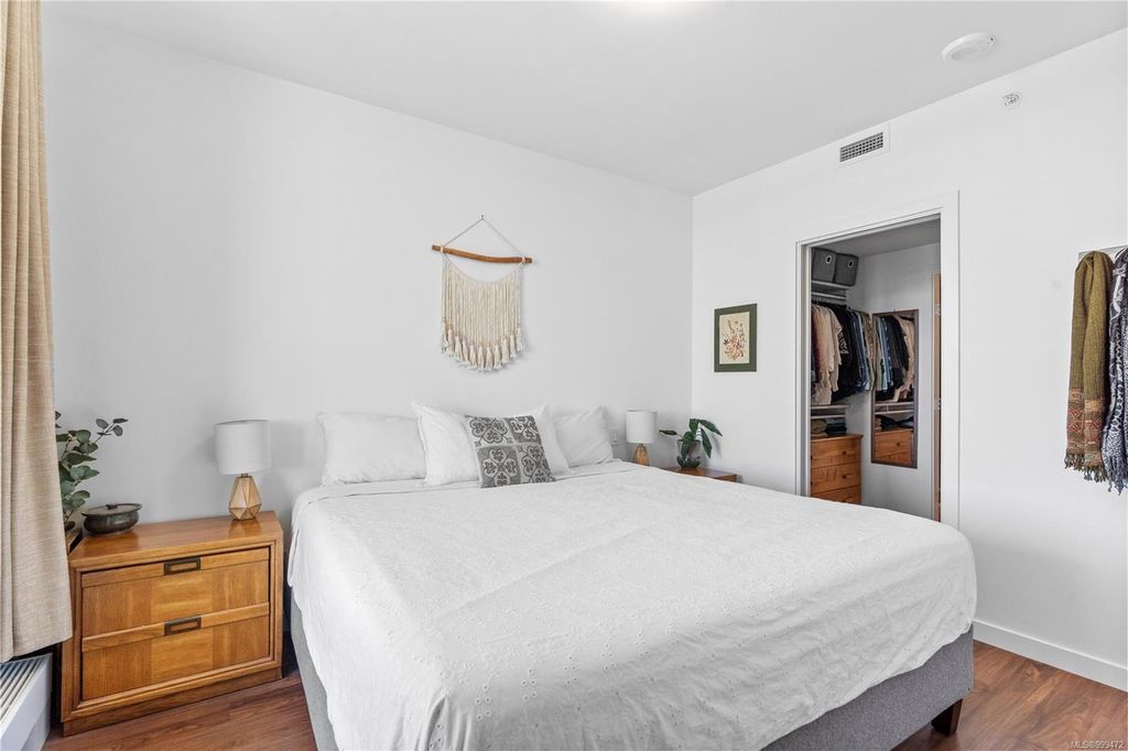 listing image 16049700051117436449