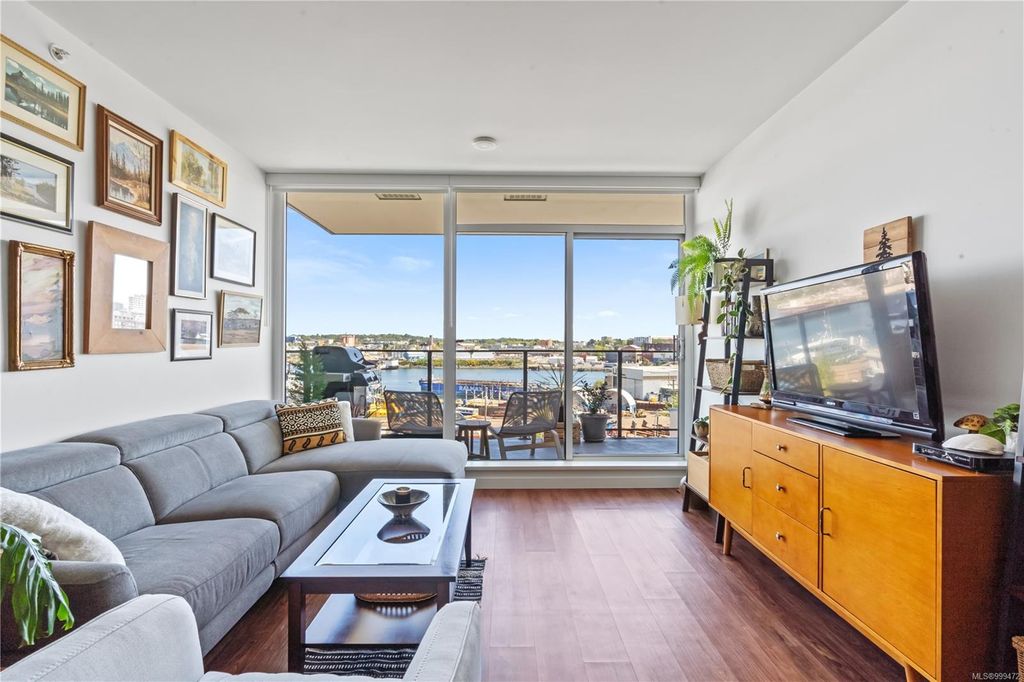 listing image 16041509894383010557