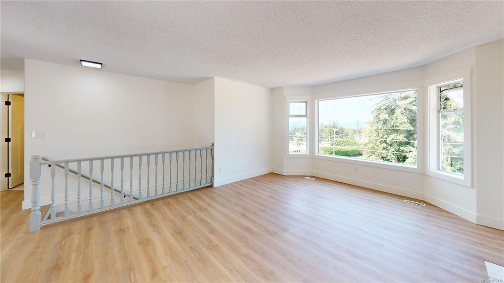 listing image 16043913874201666836