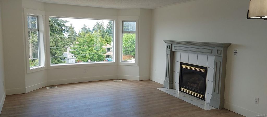 listing image 16047178231602863158